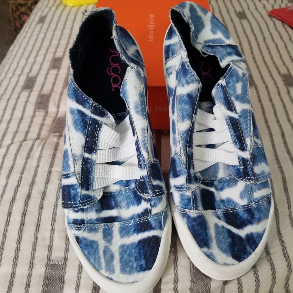 NWOT Sugar Tie dye tennis shoes size 7.